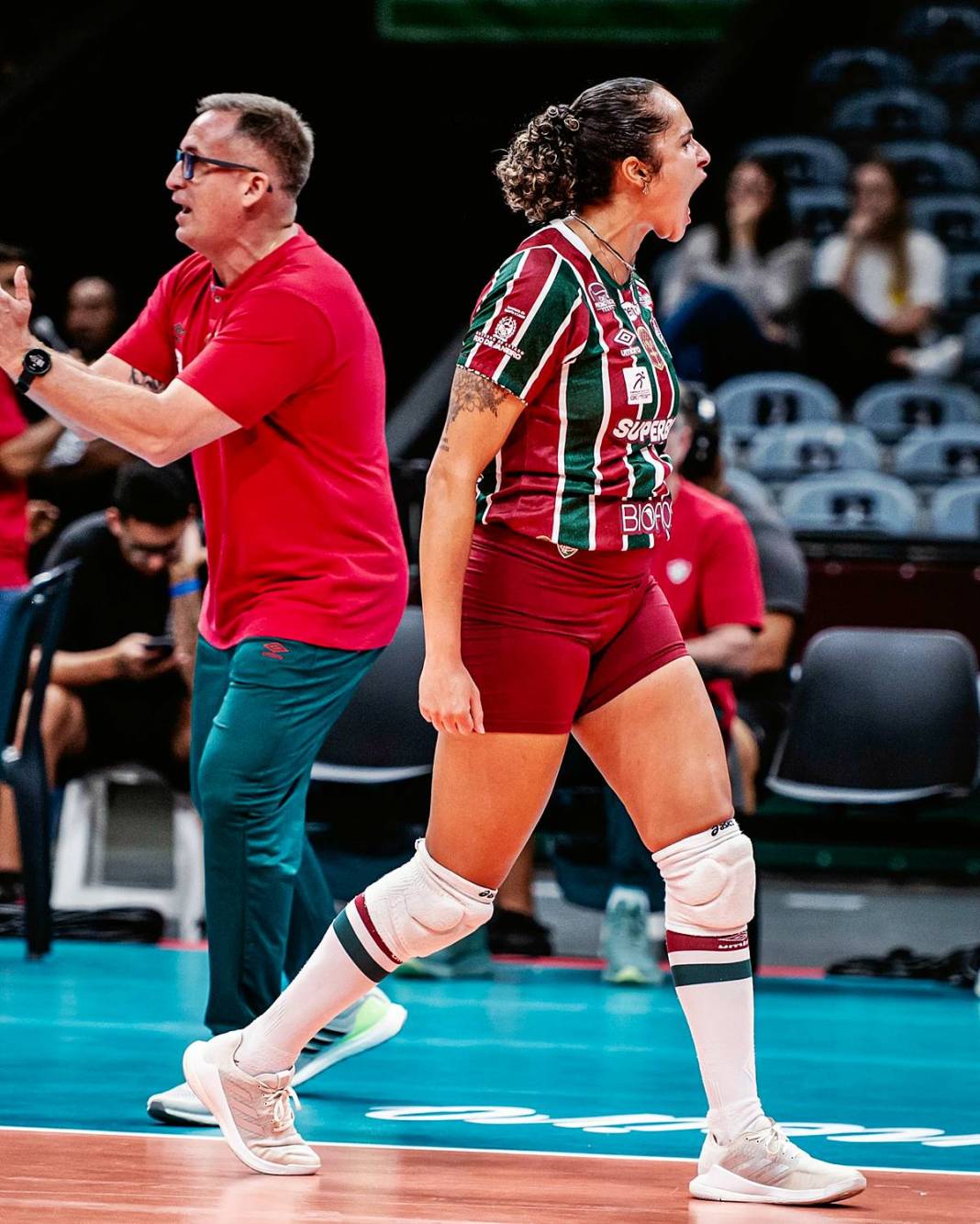 Ünlü voleybolcuyu görenler şaştı kaldı: 5 aylık hamileyken maça çıktı! 12